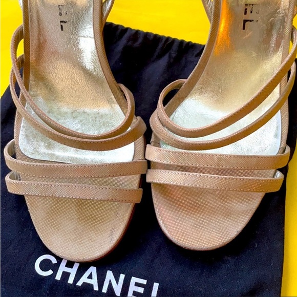 Vintage metallic gold Chanel all leather heels with dust bag - Picture 4 of 9